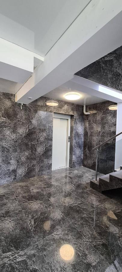 Marble Studio Bukares Bagian luar foto