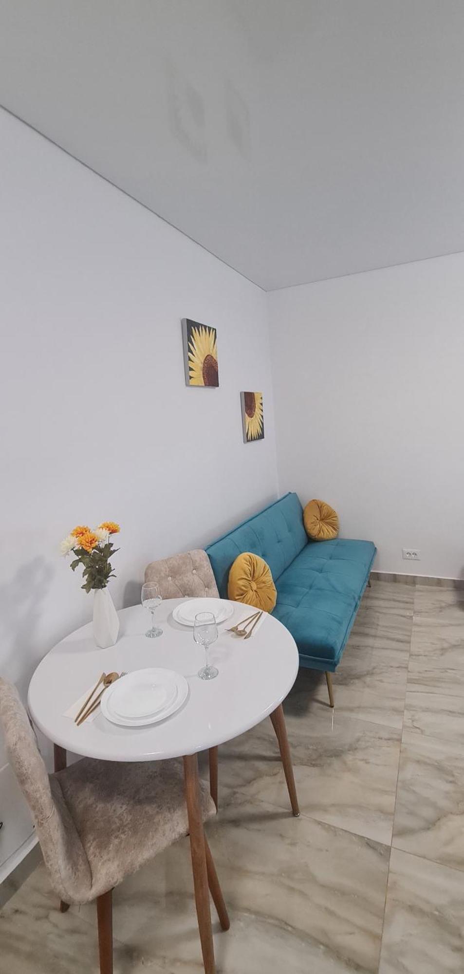 Marble Studio Bukares Bagian luar foto